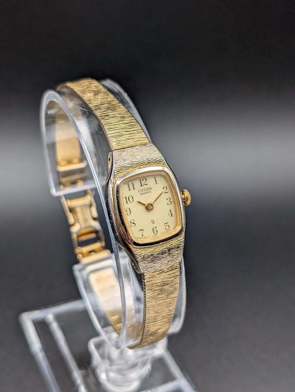 Vintage Citizen Gold-Tone Quartz Ladies Watch, Elegant Textured Bark Finish Mesh